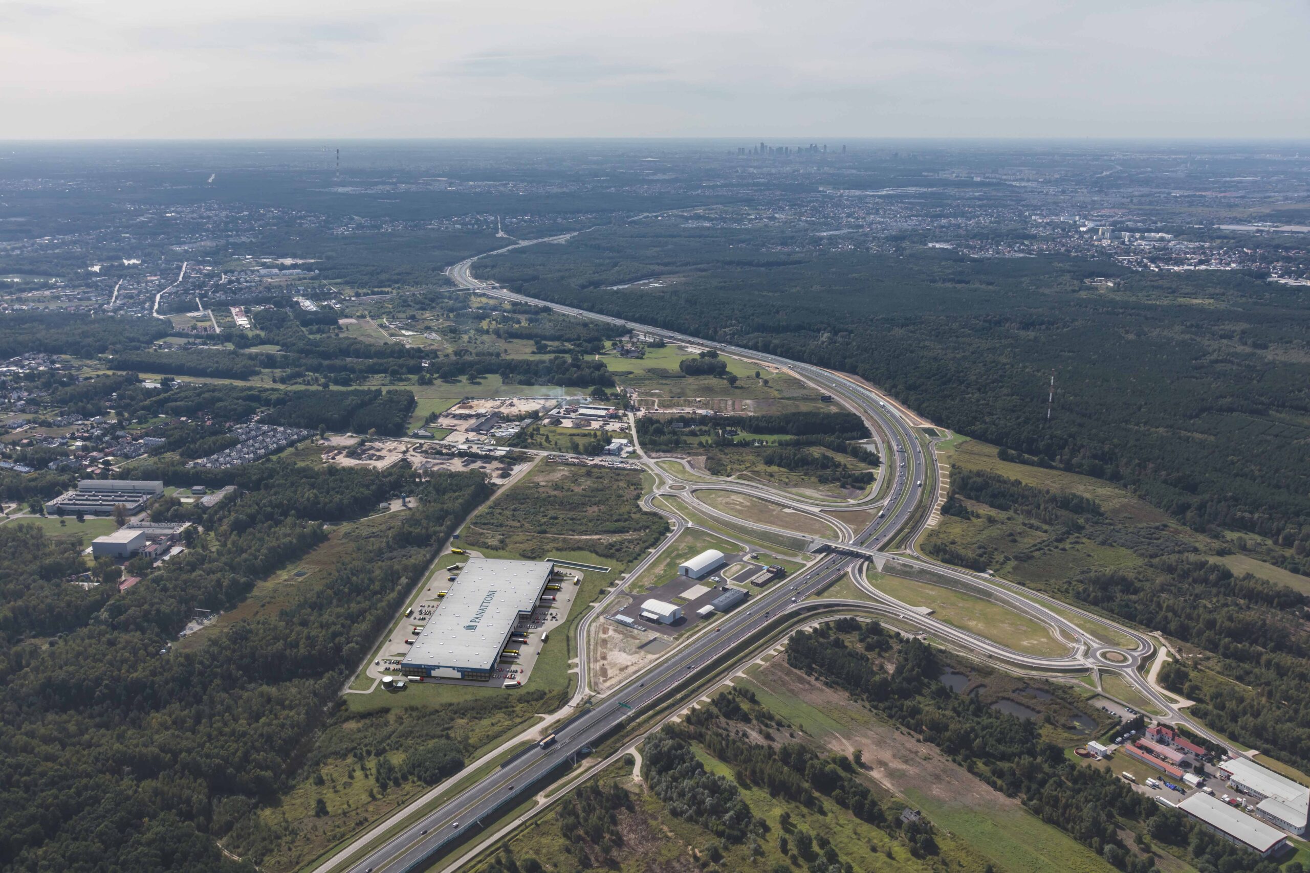 Firma Zymetric Sp. z o.o., dystrybutor urządzeń i rozwiązań HVAC marki Midea, wynajęła biuro i magazyn w Panattoni Park Warsaw North III. W nowej lokalizacji firma będzie korzystała z 9700 mkw. nowoczesnej powierzchni biurowo-magazynowej. W negocjacjach najemcę reprezentowała firma doradcza Newmark Polska.